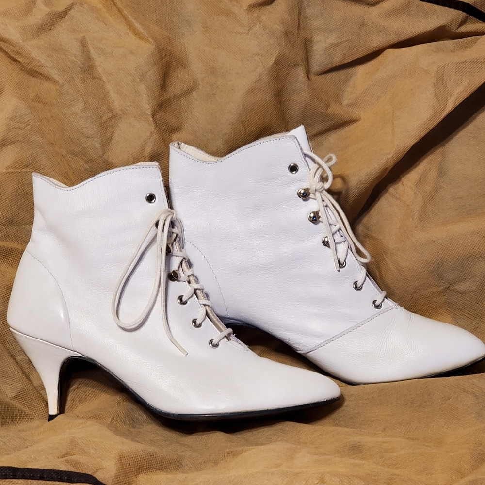 White Leather Ankle Boots. Size 6 PRICED TO SELL!  LAST CHANCE!